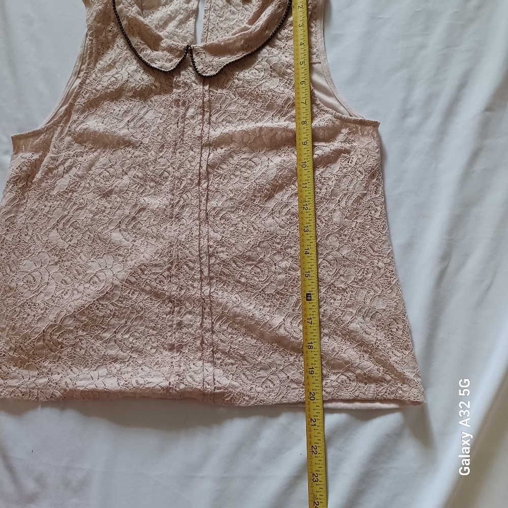 Princess Vera Wang Women Size M Pink Lace Top with Black Collar - Picture 9 of 12